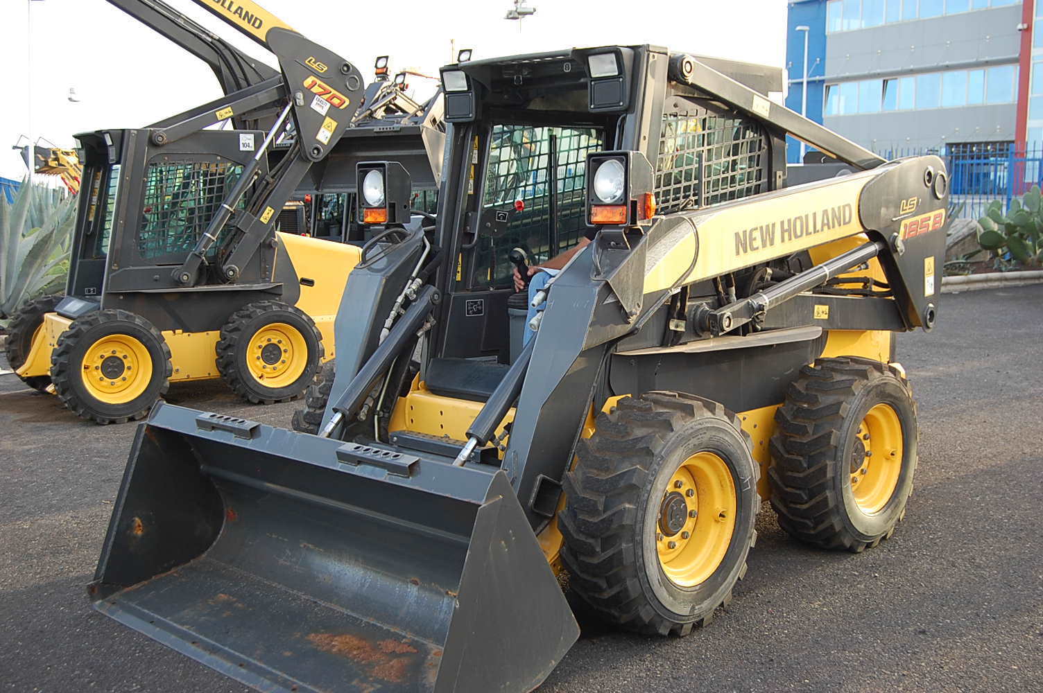 Curso NEW HOLLAND LS 185 B